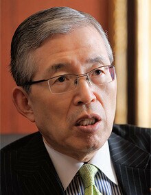 <strong>永守重信</strong>●ながもり・しげのぶ<br>1944年、京都府生まれ。67年職業訓練大学校電気科卒業。73年日本電産を設立。88年大証二部に上場、98年東証一部上場、2001年ニューヨーク証券取引所に上場。同社を一代で精密モーター大手に育て上げた。これまでに27社のM&A(合併・買収)を行い、そのすべてで黒字化を達成。企業再建の手腕にも注目が集まっている。