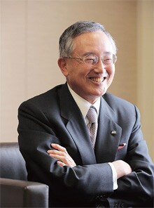 <strong>宮内義彦</strong>●みやうち・よしひこ 1935年、兵庫県生まれ。58年、関西学院大学卒業。60年ワシントン大学でMBA取得、日綿実業(現・双日)入社。64年オリエント・リース(現オリックス)入社。70年同社取締役、80年代表取締役社長を経て、2000年代表取締役会長。03年取締役兼代表執行役会長に就任。