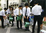 掃除はご近所で有名。中央区から感謝状をもらったこともあるという。