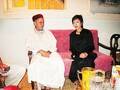 アブドルジャリル氏(左)を議長とする国民評議会側につき、権益を奪取しようとする欧米。