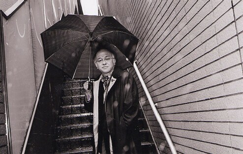 <strong>浅田次郎</strong>●日本ペンクラブ専務理事 日本文藝家協会理事<br>
1951年、東京都に生まれる。95年『地下鉄(メトロ)に乗って』で第16回吉川英治文学新人賞、97年『鉄道員(ぽっぽや)』で第117回直木賞、2000年『壬生義士伝』で第13回柴田錬三郎賞、06年『お腹召しませ』で第1回中央公論文芸賞、第10回司馬遼太郎賞、08年『中原の虹』で第42回吉川英治文学賞を受賞。近著に『月島慕情』『つばさよ つばさ』がある。