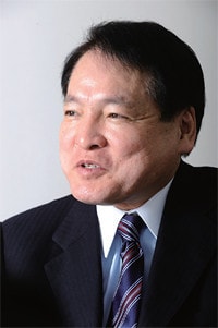 <strong>ザ・ウィンザー・ホテルズ インターナショナル社長 窪山哲雄</strong>●慶應義塾大学卒。1975年、コーネル大学ホテル経営学部を卒業後、ウォルドルフ・アストリアホテルなどを経て、NHVホテルズインターナショナル社長に。97年より現職。