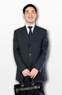 <strong>富士ゼロックス 営業本部中央第一支社●藤本光泰</strong><br>1969年、埼玉県生まれ。入社後、新規顧客開拓の営業に配属。2003年ドキュメントソリューション営業部へ。平日も集中できる場として図書館や喫茶店を活用。