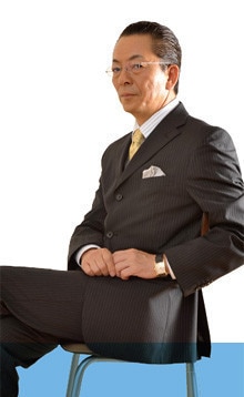 <strong>水谷豊●みずたに・ゆたか</strong> 1952年生まれ。北海道出身。68年TVドラマ「バンパイヤ」(CX)で初主演。「傷だらけの天使」(74年/NTV)、「熱中時代」(78年/NTV)が若者に多大な影響を与える。映画では76年主演「青春の殺人者」でキネマ旬報ベストテン主演男優賞を当時最年少受賞。2008年歌手活動を再開し、今年は宇崎竜童とのデュエット曲「人生ロマン派」(avex)を発売。