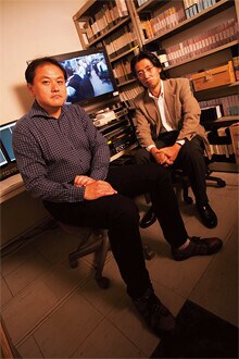 NHK取材班 井上恭介チーフプロデューサー。代表番組は「敵対的買収を防げ~新日鉄・トップの決断」など(写真左)。角英夫チーフプロデューサー。代表番組は「激流中国」「プーチンのロシア」など(写真右)。好評を博した同シリーズの再放送が決定。第3回10月29日、第4回11月4日。いずれも午前0時45分~(NHK総合)。