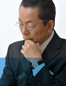 <strong>水谷豊●みずたに・ゆたか</strong> 1952年生まれ。北海道出身。68年TVドラマ「バンパイヤ」(CX)で初主演。「傷だらけの天使」(74年/NTV)、「熱中時代」(78年/NTV)が若者に多大な影響を与える。映画では76年主演「青春の殺人者」でキネマ旬報ベストテン主演男優賞を当時最年少受賞。2008年歌手活動を再開し、今年は宇崎竜童とのデュエット曲「人生ロマン派」(avex)を発売。