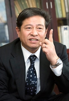 3割安いPBに切り替えれば、1カ月で1万7257円の節約に!<br><strong>大黒天物産社長 大賀昭司●</strong>1956年生まれ。86年倉敷きのしんを設立し、同社社長に。93年大黒天物産を設立、現在に至る。