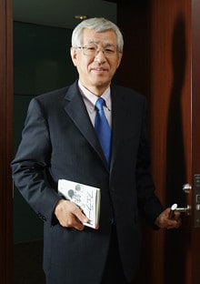 <strong>双日社長 加瀬 豊<br></strong>1947年、千葉県生まれ。70年、東京大学経済学部卒業後、日商岩井(現双日)に入社。ニュージーランド法人社長、木材製品部長、米国ポートランド店長など歴任。双日副社長を経て、2007年4月、代表取締役社長就任。1度会って話した社員の名前は、ほぼフルネームで覚えてしまう。コツは「何かのキーワードと結びつけて覚えること」。