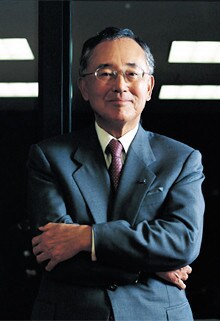 <strong>オリックス会長・グループCEO 宮内義彦</strong><br>1935年、兵庫県生まれ。58年関西学院大学卒業。60年ワシントン大学大学院でMBA取得。日綿實業(現・双日)入社。64年、オリエント・リース(現・オリックス)入社。代表取締役社長を経て、2000年代表取締役会長就任。03年より現職。