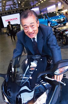 <strong>本田技研工業前代表取締役 福井威夫</strong>●1944年、東京都生まれ。麻布高校卒業。69年、早稲田大学理工学部応用化学科卒業後、ホンダ入社。87年、ホンダ・レーシング社長。98年、本田技術研究所社長。2003~09年、本田技研工業株式会社社長。