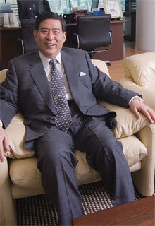 <strong>SBI HD CEO 北尾吉孝</strong>●1951年、兵庫県生まれ。慶應義塾大学経済学部、ケンブリッジ大学経済学部卒。74年、野村証券入社。ソフトバンク常務などを経て、2003年6月から現職。「自分で話したことがそのまま活字になれば、それは頭の中が整理されているということです」
