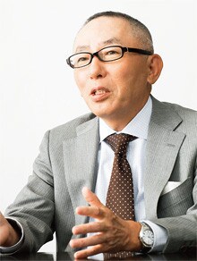 <strong>ユニクロ社長 柳井 正</strong>●1949年、山口県生まれ。71年早稲田大学卒業後、ジャスコ(現イオン)入社。72年退社し、小郡商事(現ファーストリテイリング)入社。84年社長就任。2002年会長。05年社長を兼務。持ち株会社化に伴い子会社ユニクロの会長兼社長も兼務。フォーブス誌発表の09年長者番付では日本人でトップになった。