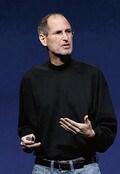 ジョブズ氏の訃報に、日本でも多くの人が悲しみに暮れ、アップルストア銀座店には献花が集まった。(AP/AFLO=写真)