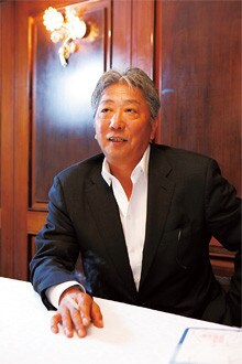 いじゅういん・しずか●1950年、山口県生まれ。CMディレクター、作詞家などを経て、81年「皐月」で作家デビュー。91年『乳房』で吉川英治文学新人賞、92年『受け月』で直木賞受賞。野球やギャンブルにも精通し、無頼なエッセイも人気だ。