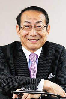 <strong>吉田博一●エリーパワー社長</strong>。1937年、東京都生まれ。私立麻布高校卒、61年慶應義塾大学法学部卒業後、住友銀行(現三井住友銀行)入行。ロンドン駐在、96年副頭取を経て97年住銀リース(現三井住友ファイナンス&リース)社長に。慶應義塾大学政策メディア研究科教授などを経て、2006年から現職。