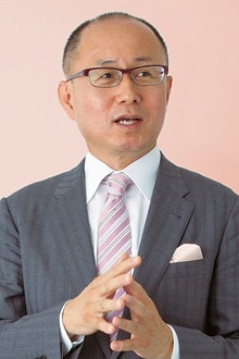 よこやま・けんじ●1955年生まれ。早稲田大学政治経済学部卒業。雑誌編集記者、専門学校講師などを経て、2000年に立命館アジア太平洋大学教授に就任。現在、同大学国際経営学部長。日英2カ国語で行う授業が人気。専門は貿易論、貿易制度論。経営学博士。
