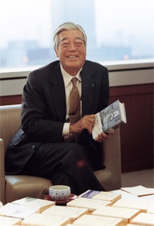 <strong>JT 本田勝彦相談役</strong>●1942年、鹿児島県生まれ。65年東京大学法学部卒業後、日本専売公社(現JT)入社。2006年6月から現職。昨年NHKで放映された大河ドラマ「篤姫」を楽しみに鑑賞した。薩摩藩の重鎮・小松帯刀が当時藩を支えた実績を高く評価している。