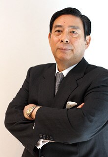 <strong>北尾吉孝●SBIホールディングスCEO</strong><br>1951年、兵庫県出身。74年慶應義塾大学経済学部卒業、同年野村証券入社。78年英国のケンブリッジ大学経済学部卒業。92年野村証券事業法人三部長、95年ソフトバンク常務取締役、99年ソフトバンク・インベストメント(現SBIホールディングス)社長などを経て、現職のSBIホールディングスのCEOに。30代からニューヨーク、ロンドンにある野村の現地法人に出向するなど、国際業務経験も豊富。最新の経済書は英語の原書で読むことが多い。