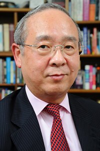<strong>プラップジャパン社長 杉田 敏</strong>●「朝日イブニングニュース」「シンシナチ・ポスト」記者、日本GE副社長などを経て現職。1987年から20年以上NHKラジオ「ビジネス英会話」などの講師を務める。