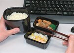保温機能が付いた弁当箱が売れ行き好調。汁がもれにくい合理的なデザインが人気だ。