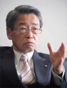 <strong>澤部 肇</strong>●さわべ・はじめ1942年、東京都生まれ。64年早稲田大学政治経済学部卒業、東京電気化学工業(現TDK)入社。84年経営企画室副部長、91年記録メディア事業本部欧州事業部長、96年取締役記録デバイス事業本部長を経て、98年から2006年まで社長を務める。06年より現職。