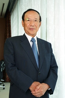 <strong>オービック会長兼社長 野田順弘<br></strong>1938年生まれ。関西大学経済学部卒業。57年、近畿日本鉄道百貨店部(現・近鉄百貨店)入社。昼は百貨店で仕事をしながら大学は夜間部に通った。68年、オービックを設立後、創業社長として、同社を率いる。03年に会長に退くも06年より会長と社長を兼務。