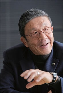 <strong>岩田弘三</strong> いわた・こうぞう●1940年、兵庫県生まれ。兵庫県立東神戸高校中退。65年神戸市に西洋料理店「レストランフック」を開業。72年ロック・フィールドを設立、社長に就任。2000年に東証・大証一部上場を果たした。同社の年間売上高は457億円(09年度)、店舗数は302(10年5月1日現在)。