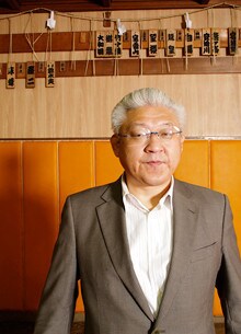 <strong>横綱・白鵬の師匠 熊ヶ谷親方</strong><br>元幕内・竹葉山。1957年、福岡県生まれ。最高位は東前頭13枚目。89年宮城野部屋を継承し、十両・若隼人、幕内・光法、そして横綱・白鵬を育てた。2004年、年寄・熊ヶ谷として部屋付き親方となり、白鵬の指導を続ける。