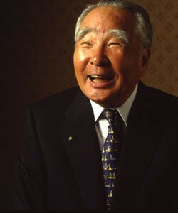 <strong>スズキ 鈴木修会長兼CEO</strong><br>1930年生まれ。中央大学法学部卒。中央相互銀行を経て、58年鈴木自動車工業入社。67年常務、73年専務を経て、78年社長。2000年会長となる。記者会見などではきわどい質問を巧みなジョークでかわして会場を沸かせる。