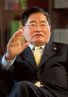 <strong>国民新党代表 亀井静香</strong>●1936年生まれ。広島県出身。東京大学経済学部卒業。79年、衆議院議員初当選。2005年自民党離党。09年より国民新党代表。現在、内閣府特命担当大臣(金融・郵政改革担当)。