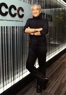 <strong>CCC社長 増田宗昭</strong>●1951年、大阪府生まれ。同志社大学経済学部卒業後、鈴屋入社。83年に「蔦屋書店(現TSUTAYA)」を創業。85年カルチュア・コンビニエンス・クラブを設立。DVD、ビデオ、CD、書籍のレンタル・販売のほか、インターネット、カード事業にも注力。不況期でも元気な企業の代表格となる。