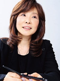 <strong>村本理恵子</strong>●エイベックス通信放送編成企画部長。1979年東京大学卒業。時事通信社、専修大学教授、ガーラ代表取締役会長などを経て、2007年よりエイベックス・エンタテインメントに。