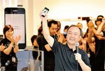 2009年4~6月期決算説明会にて、孫正義社長は「3年後、携帯電話はiPhoneのようなものに取って代わる」と予言した。