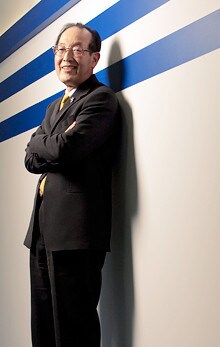 <strong>クレディセゾン社長 林野 宏</strong><br>1942年、京都生まれ。埼玉大学文理学部卒業後、西武百貨店に入社。人事部、企画室、同百貨店宇都宮店次長などを経て、82年、西武クレジット(現クレディセゾン)に転籍。2000年より現職。「目の前の仕事を片付けつつ、50年、100年単位で戦略を考えることが大切です」