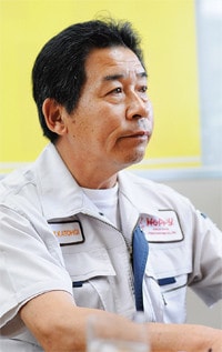 <strong>ホッピービバレッジ常務取締役 加藤木 隆</strong>●1952年、茨城県生まれ。建設機械のリース業、サンドイッチ専門店を経て、79年コクカ飲料(現・ホッピービバレッジ)入社。調布工場長も兼ねる。