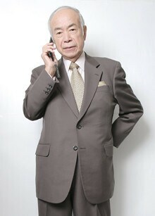 「見ていますよ」という合図を送り、監視者の存在を知らせる<br><strong>弁護士 河上和雄</strong>●東京大学法学部卒。ハーバード大学ロースクール修了。1976年のロッキード事件では東京地検特捜検事として田中角栄元首相らを逮捕した。