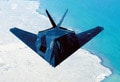 「スカンクワークス」で開発されたと言われるステルス機F-117。(PANA=写真)
