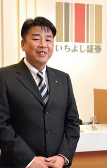 <strong>玉田弘文</strong>●1971年生まれ。95年大阪経済大学卒業。三洋証券(97年経営破綻)より98年に入社。2006年9月より現職。トップセールスマンとして後輩の指導にもあたる。「ITバブルも経験しましたが、さすがに今回の衝撃は桁外れでした」。