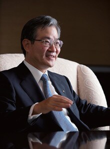 <strong>大和証券 グループ本社 社長・CEO</strong> <strong>日比野 隆司</strong> ひびの・たかし●1955年、岐阜県生まれ。79年東京大学法学部卒業、大和証券入社。2002年経営企画部長、同年大和証券エスエムビーシー(現・大和証券キャピタル・マーケッツ)執行役員。04年大和証券グループ常務、07年専務、09年副社長。11年4月より現職。