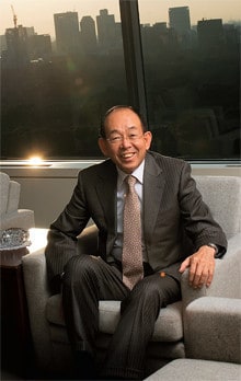 <strong>三井物産社長 槍田松瑩</strong>●1943年、東京都生まれ。東京大学工学部卒業後、三井物産入社。情報産業本部長、業務部長を経て、2002年より代表取締役社長。09年4月、会長に就任予定。「効率のいい人生なんてつまらない。完全燃焼することが大事なんです」