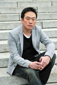 <strong>田崎健太</strong>●たざき・けんた 1968年、京都市生まれ。ノンフィクション作家。早稲田大学法学部卒業。週刊誌編集者を経て、フリーに。スポーツを中心に人物ノンフィクションを手がけ、雑誌、テレビ、ラジオで幅広く活躍する。著書に『楽天が巨人に勝つ日』などがある。