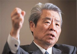 <strong>坂根正弘</strong>●さかね・まさひろ1941年生まれ。63年大阪市立大学工学部卒業、小松製作所(現コマツ)入社。81年小松ドレッサー(現コマツアメリカ)に出向、85年経営企画室主幹、89年取締役、90年米国法人社長、94年常務、97年専務、99年副社長、2001年社長。07年より現職。日本経団連副会長、野村ホールディングス社外取締役も務める。