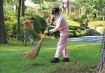 掃除は本格的。冬、休日でも降雪があると社員の有志が出社して雪かきを行うという。