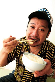 <strong>ケンドーコバヤシ</strong>●1972年、大阪府生まれ。愛称「ケンコバ」。「アメトーーク」(テレビ朝日系)に「餃子の王将芸人」としてゲスト出演した。王将を愛してやまず、「山手線全駅、王将2店舗計画」を提唱中。