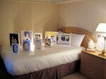 ホテルの客室を会場にしたアートフェア<br>
アラタニウラノ2008年度展示風景(作品:小西紀之)<br>
©Art@Agnes