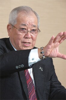 <strong>東北楽天イーグルス監督 野村克也</strong>●1935年、京都府生まれ。54年京都府立峰山高校卒業。同年南海(現ソフトバンク・ホークス)に入団。57年に初の本塁打王、65年には戦後初の三冠王に。80年に現役を引退。通算成績は2901安打、657本塁打、1988打点。ヤクルト監督として4度のセ・リーグ優勝。2006年から東北楽天の監督に就任。※すべて雑誌掲載当時