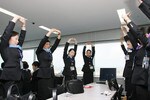 体操を行うのも安全第一ゆえ。腕や腰のストレッチなど、2分ほどで終わる。