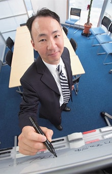 <strong>古市幸雄</strong>●ふるいち・ゆきお 東京都生まれ。英語発音社長。明治学院大学文学部英文科卒。読売新聞社写真部を経てニューヨーク州立大学にてMBA取得。著書に『「1日30分」を続けなさい!』『英会話学校に行かない人ほど、うまくなる』など。