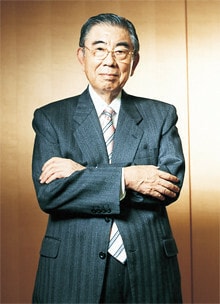 <strong>鈴木敏文</strong>●セブン&アイ・ホールディングス代表取締役会長兼CEO。1932年、長野県生まれ。中央大学経済学部卒業後、東京出版販売(現トーハン)入社。63年イトーヨーカ堂入社。73年セブン─イレブン・ジャパンを創設して日本一の小売業に育てる。2003年イトーヨーカ堂およびセブン─イレブン・ジャパン会長兼CEO就任。05年セブン&アイ・ホールディングスを設立し、現職。