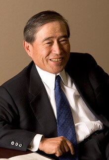 <strong>JFEホールディングス社長 數土文夫</strong><br>1941年、富山県生まれ。64年北海道大学工学部卒業、同年川崎製鉄(現JFE)入社。<br>2001年川崎製鉄社長、03年JFEスチール社長、05年より現職。経済同友会副代表幹事。<br>世界の古典に精通する「論客」の1人。